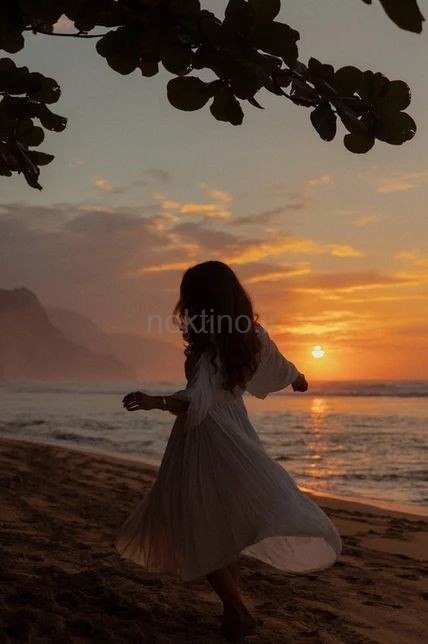 ژست عکس کنار دریا دخترانه با حجاب