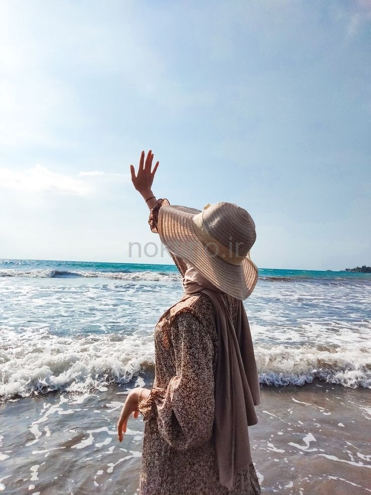 ژست عکس کنار دریا دخترانه با حجاب