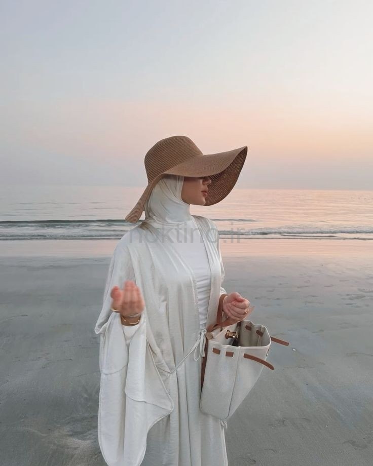 ژست عکس کنار دریا دخترانه با حجاب